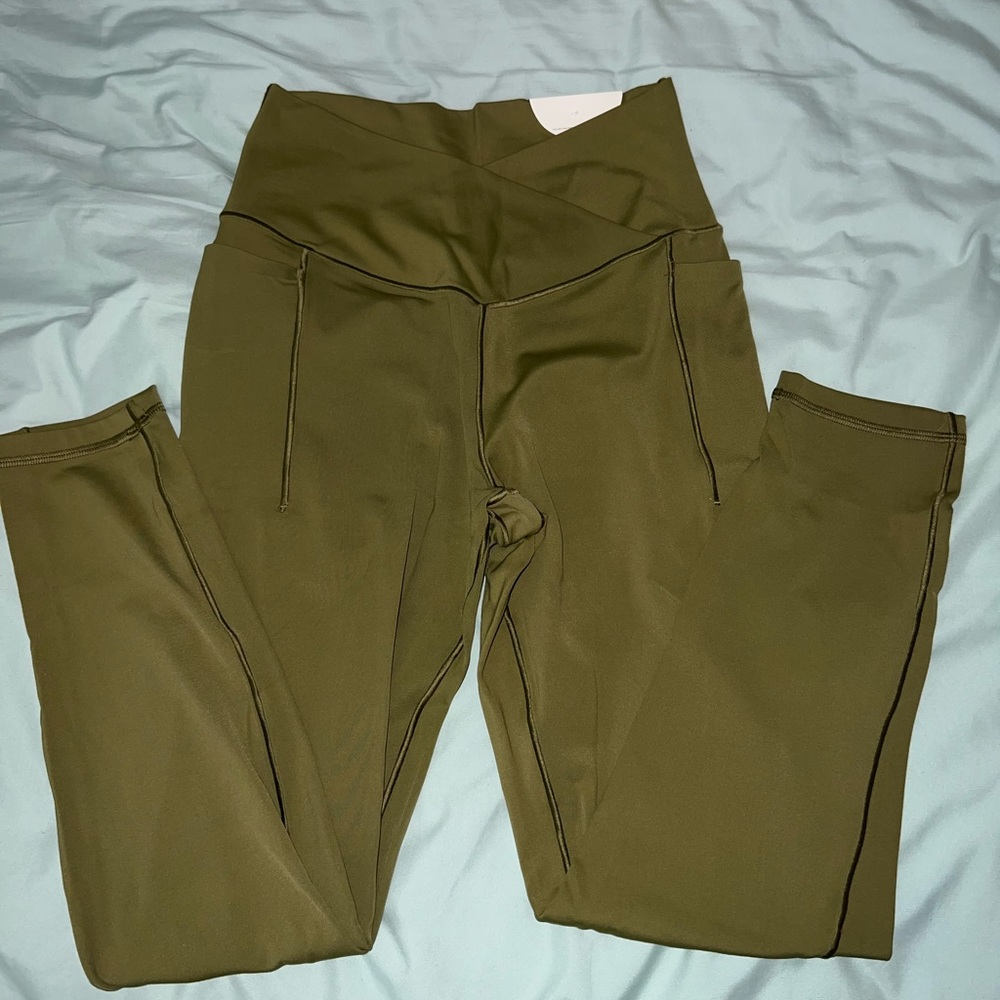 OFFLINE By Aerie Real Me Xtra crossover pocket legging